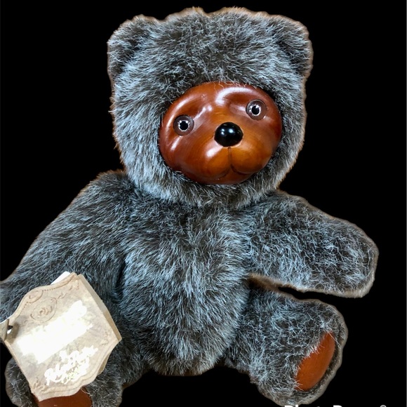Raikes bear with carved wooden face - Picture 1 of 9